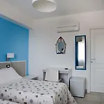 B&B A Due Passi Dal Mare 카토나