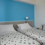 B&B A Due Passi Dal Mare 카토나