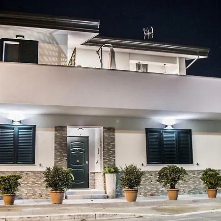 A Due Passi Dal Mare B&B 카토나