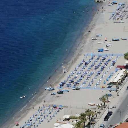A Due Passi Dal Mare 4* Catona Di Reggio Calabria