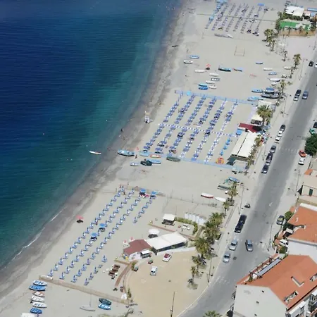 A Due Passi Dal Mare