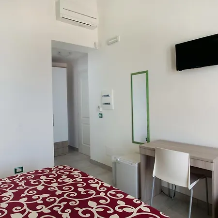 A Due Passi Dal Mare فندق مبيت وإفطار