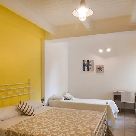 Frühstückspension A Due Passi Dal Mare Catona Di Reggio Calabria