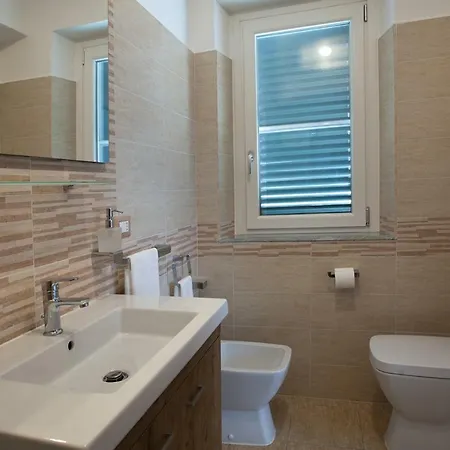 A Due Passi Dal Mare فندق مبيت وإفطار 4*