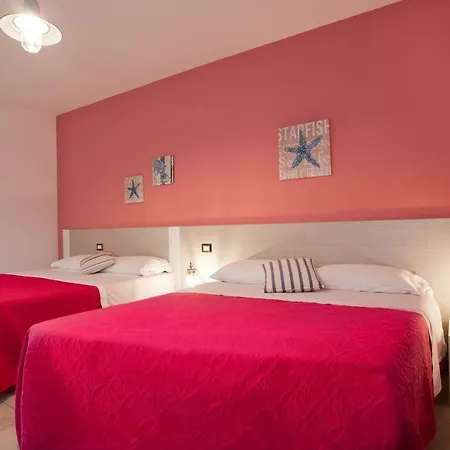 A Due Passi Dal Mare Bed & Breakfast *