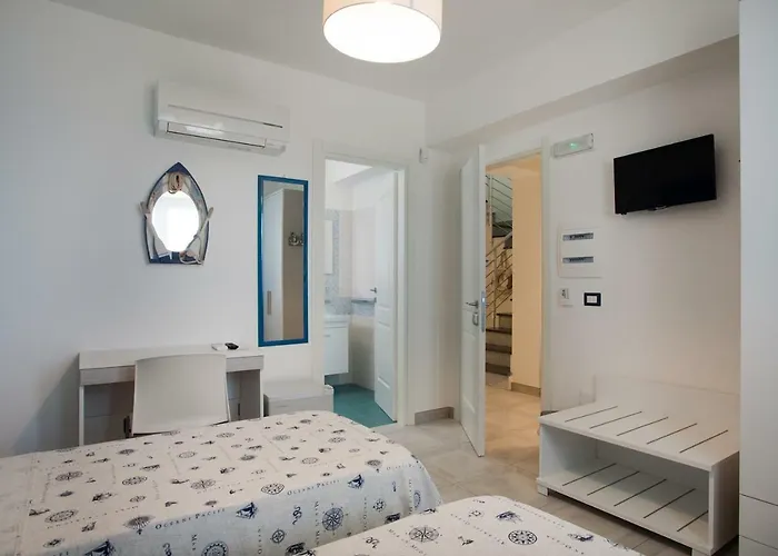 A Due Passi Dal Mare Bed & Breakfast 4*