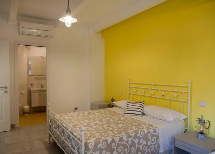 A Due Passi Dal Mare Bed & Breakfast 4*