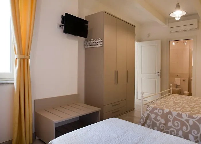 A Due Passi Dal Mare Bed & Breakfast 4*