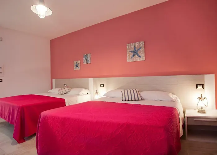 A Due Passi Dal Mare Bed & Breakfast 4*