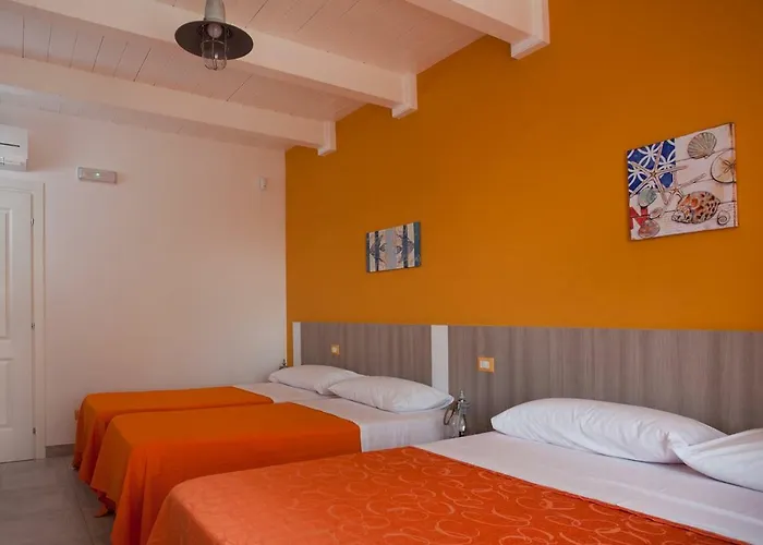 A Due Passi Dal Mare Bed & Breakfast 4*